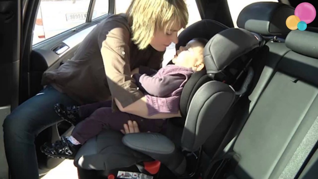 ¿Cuándo pueden los niños viajar en el asiento delantero?